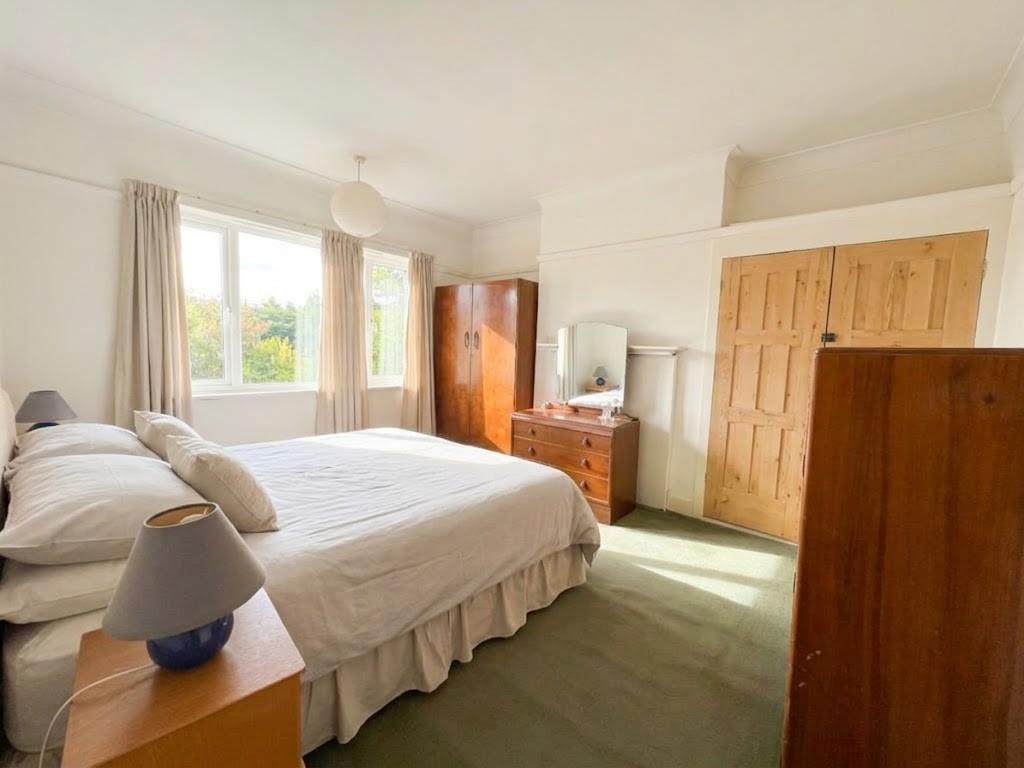 Sylvan Avenue, Mill Hill, NW7, London